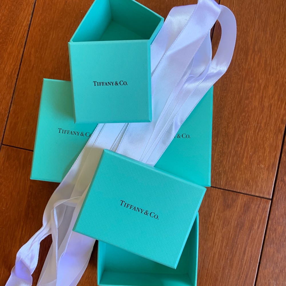 Tiffany Boxes: ring, 2 necklace, earrings